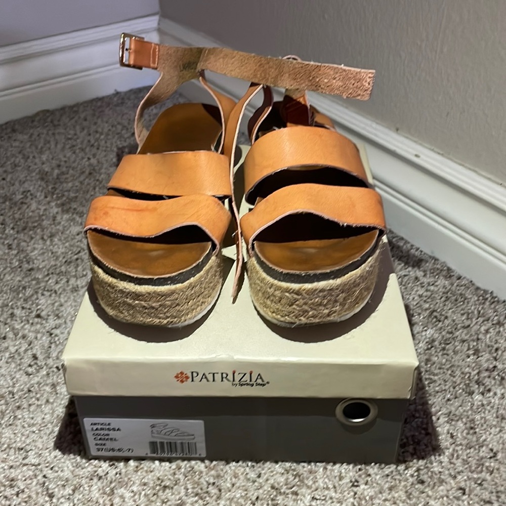 Tan leather wedge sandal size 37